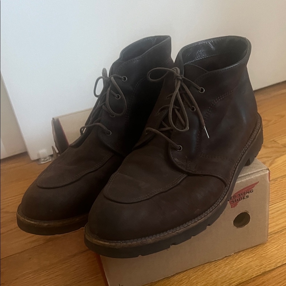 Men's Classic Brown Chukka Boots